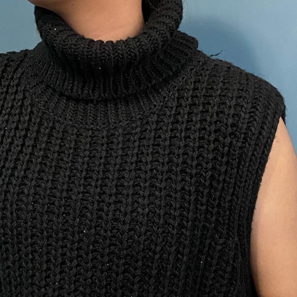 ❗️LAST PRICE DROP❗️BUY ME NOW❗️Knitted vest (H&M) - Picture 3 of 5